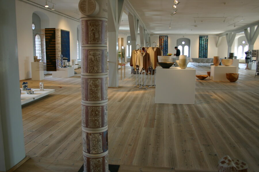 2004 Mellem himmel og hav -Bornholmsk kunsthåndværk
