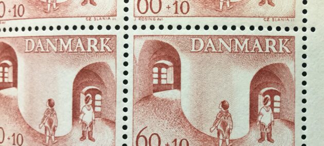 Dansk frimærke fra 1968 med Pôq og Qiperoq i Sneglegangen