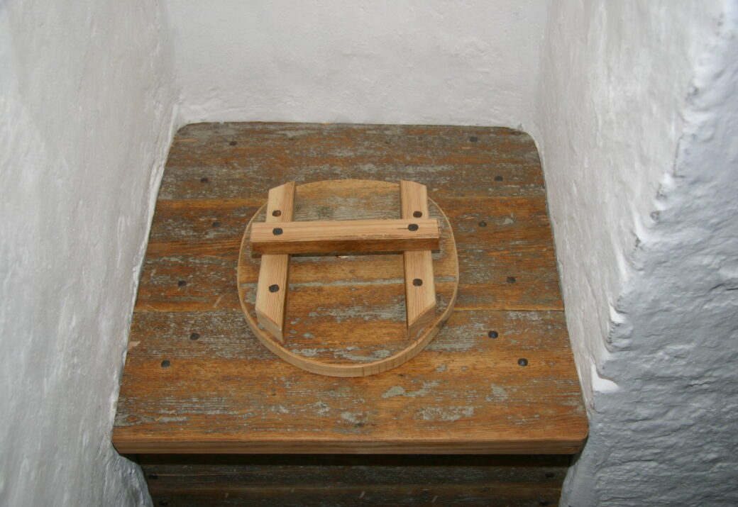 The reconstructed old privy in the Round Tower