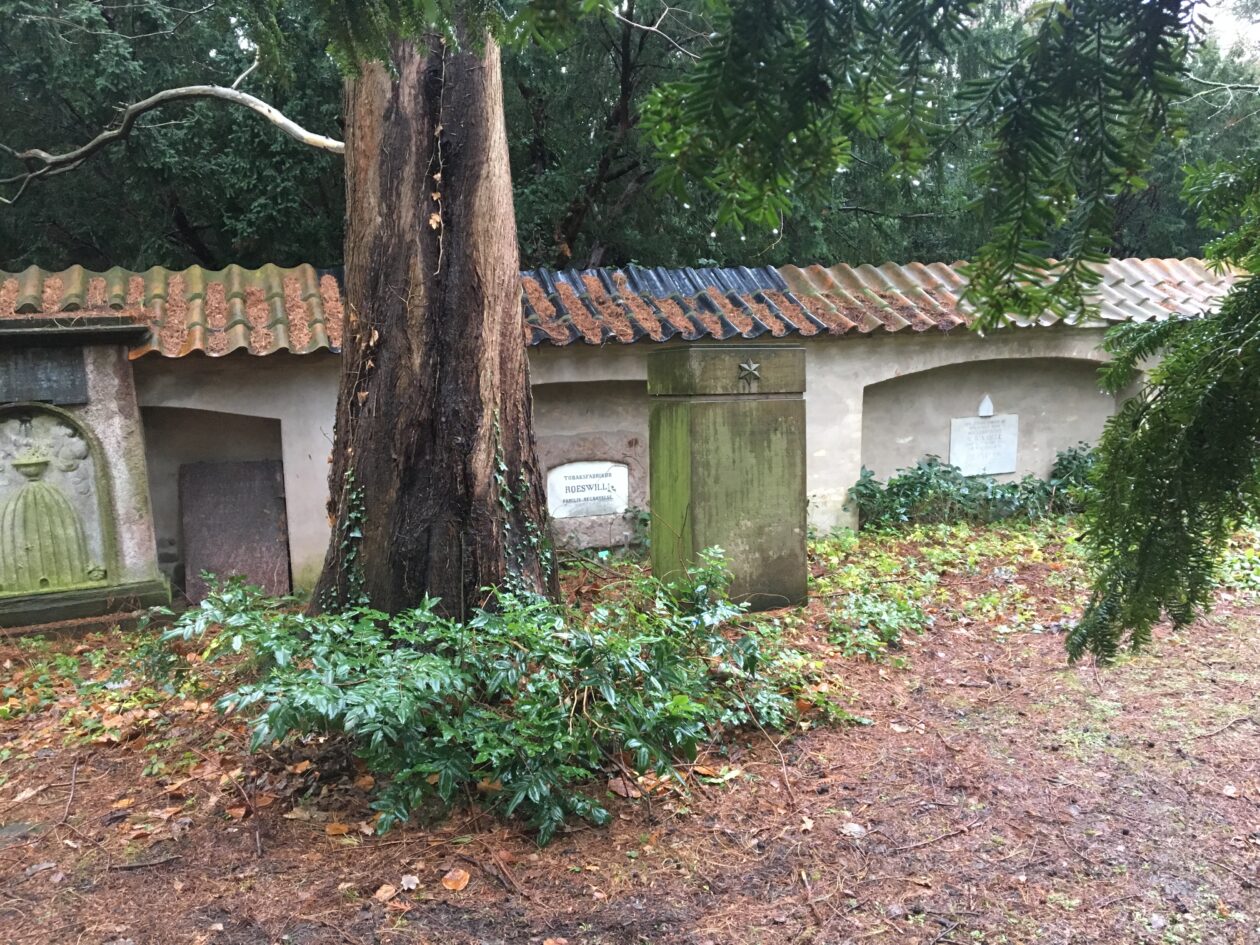 Augustins nuværende gravmæle på Assistens Kirkegård Augustins nuværende gravmæle på Assistens Kirkegård