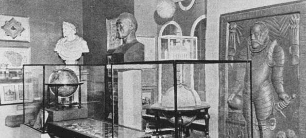 Rundetaarns astronomisk-historiske samling, da den var opstillet ved indgangen til Bibliotekssalen