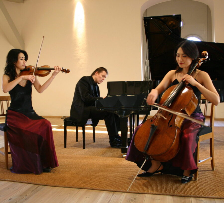 Trio con brio